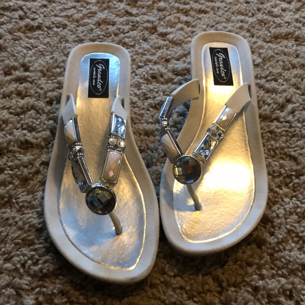 Grandco sandals white like new size 8